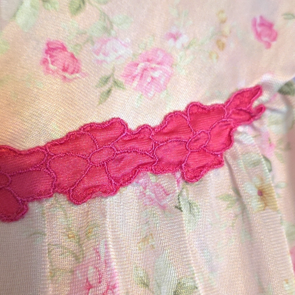 Vintage Vanity Fair Slip Nightgown. - Picture 2 of 4